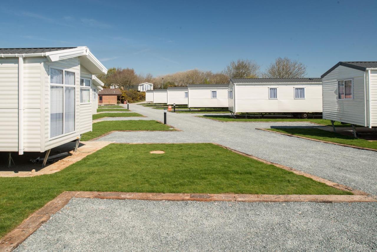 Rookley Country Park Hotel Exterior foto Static caravans at a static caravan park
