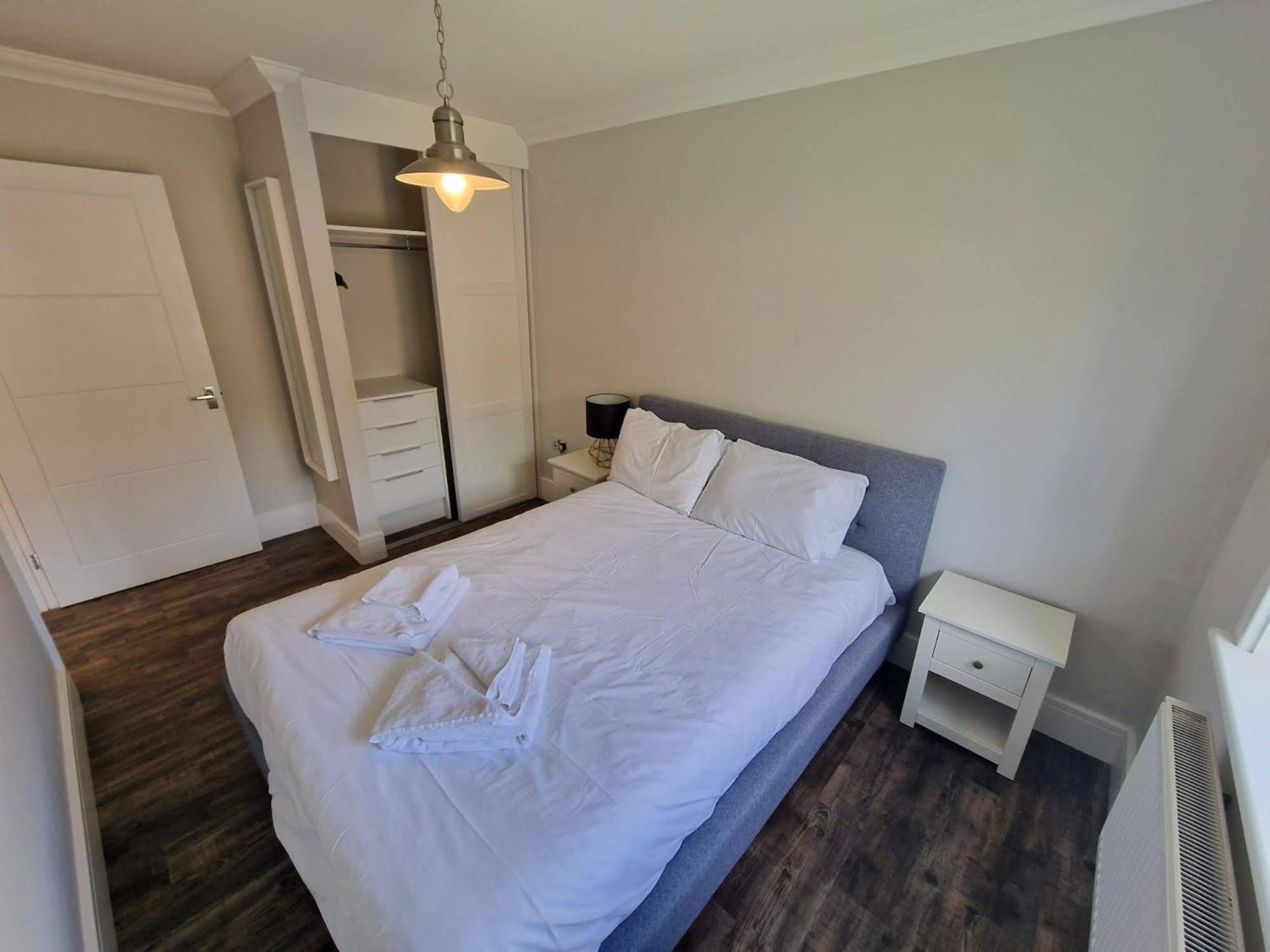 Rookley Country Park Hotel Exterior foto A bedroom in a serviced apartment