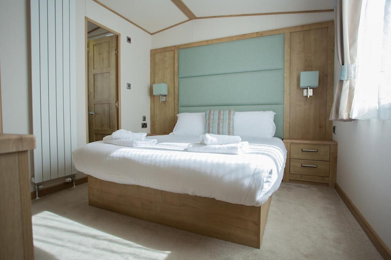 Rookley Country Park Hotel Exterior foto A bedroom in a static