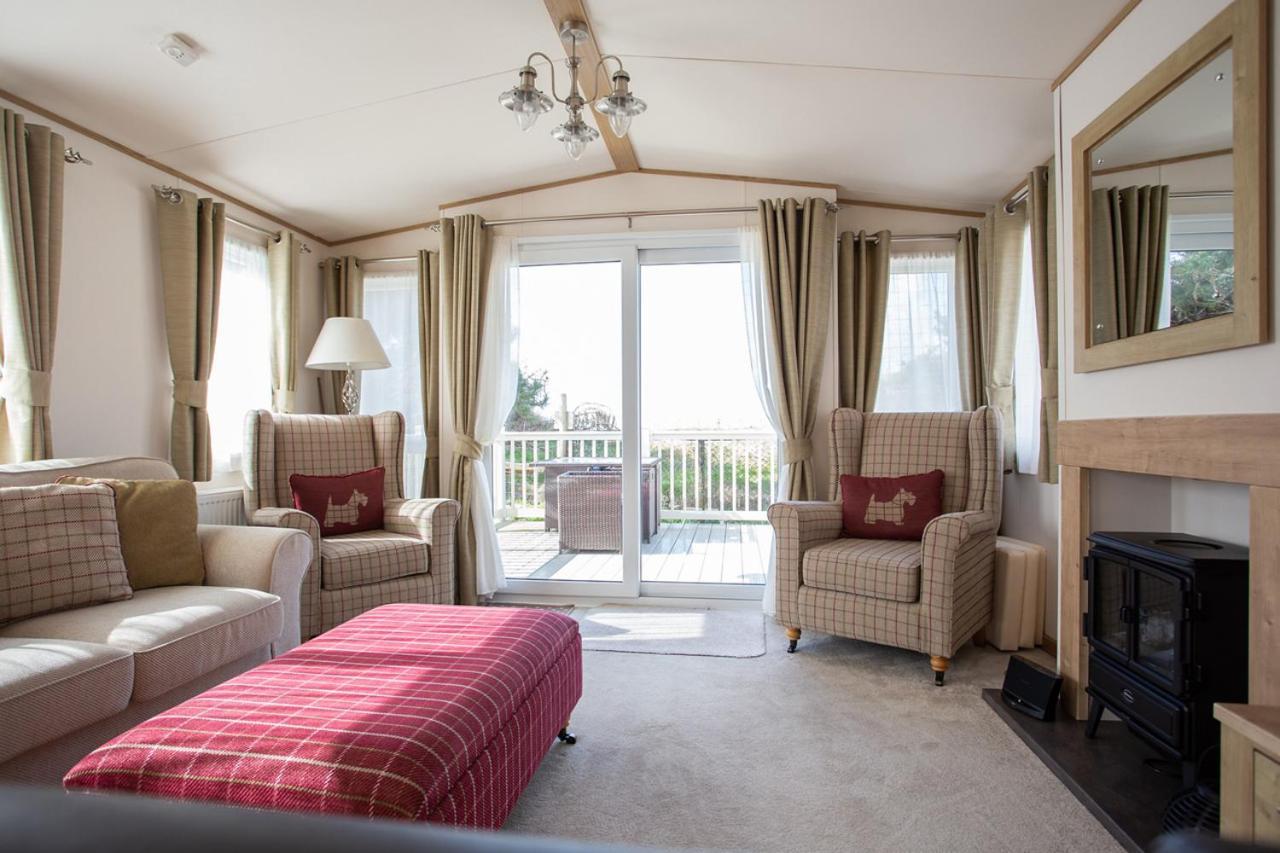 Rookley Country Park Hotel Exterior foto Interior of a static
